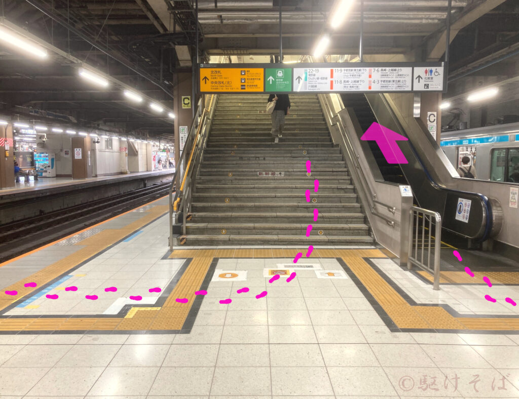 大宮駅_【1・2番線】4号車2番目ドア降車ルート(降車位置)